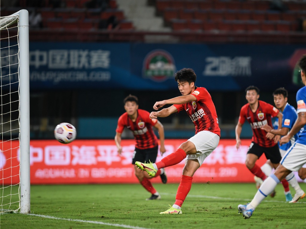 中超激战:李新翔2传1射闪耀,阿齐兹双响,海港3-3憾平西海岸 以李新翔为例,他在最后时刻的那脚远射堪称